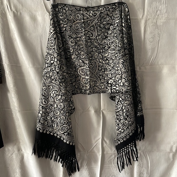 Scarf - Picture 2 of 3